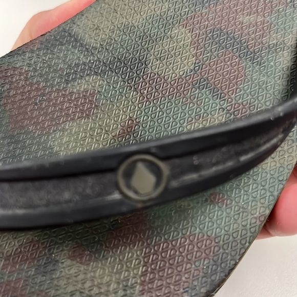 Volcom Camouflage green / black flip flops size 8 - Picture 13 of 14
